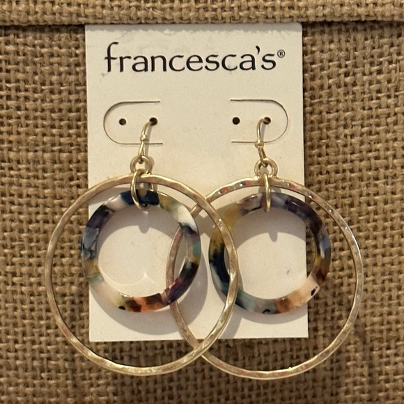 NWT Francesca’s Earrings gold tone hammered circles w/ acrylic marbled circle - Picture 2 of 7